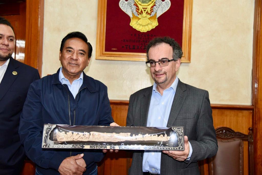 Recibe el presidente municipal de Tlaxcala al embajador de la Reina Isabel II en México